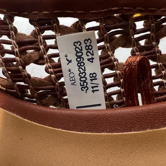 AMERICAN EAGLE OUTFITTERS BROWN LOW HEEL WOVEN SLIDES size 11 - Picture 8 of 10